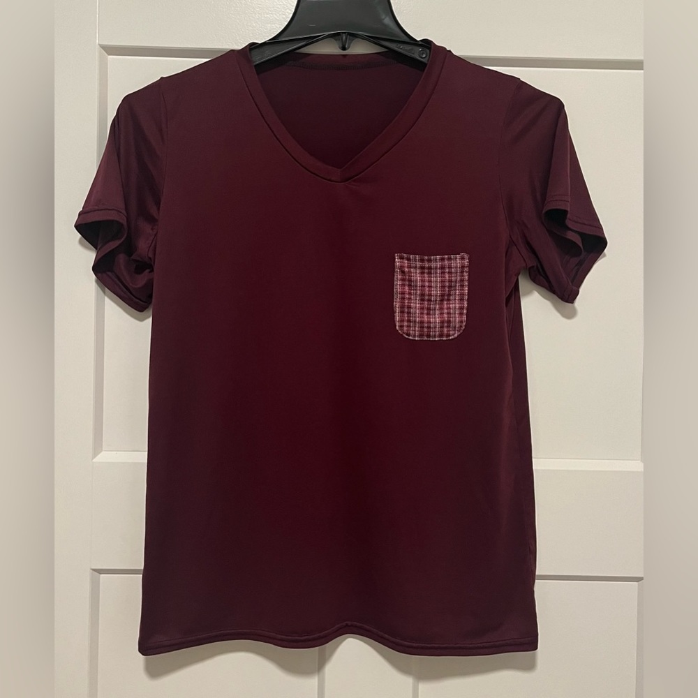 Preowned Women’s Sz Medium Real Essentials Short Sleeve Purple Sleep Shirt